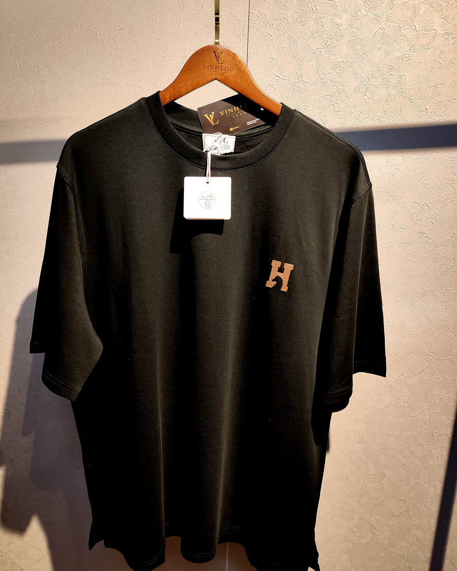 Camiseta Hermes Preto com couro