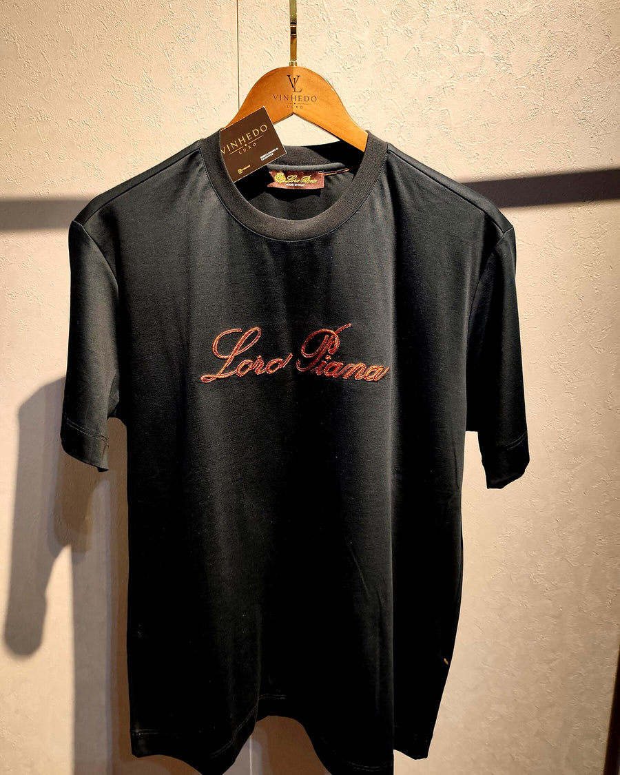 Camiseta Loro Piana Preto Logo Grande