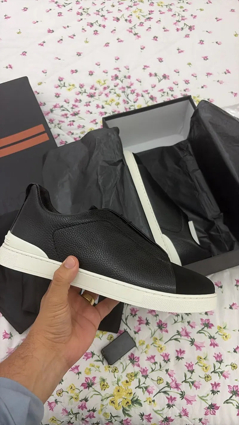 Foto do cliente: tênis Zegna preto na mão, com a caixa