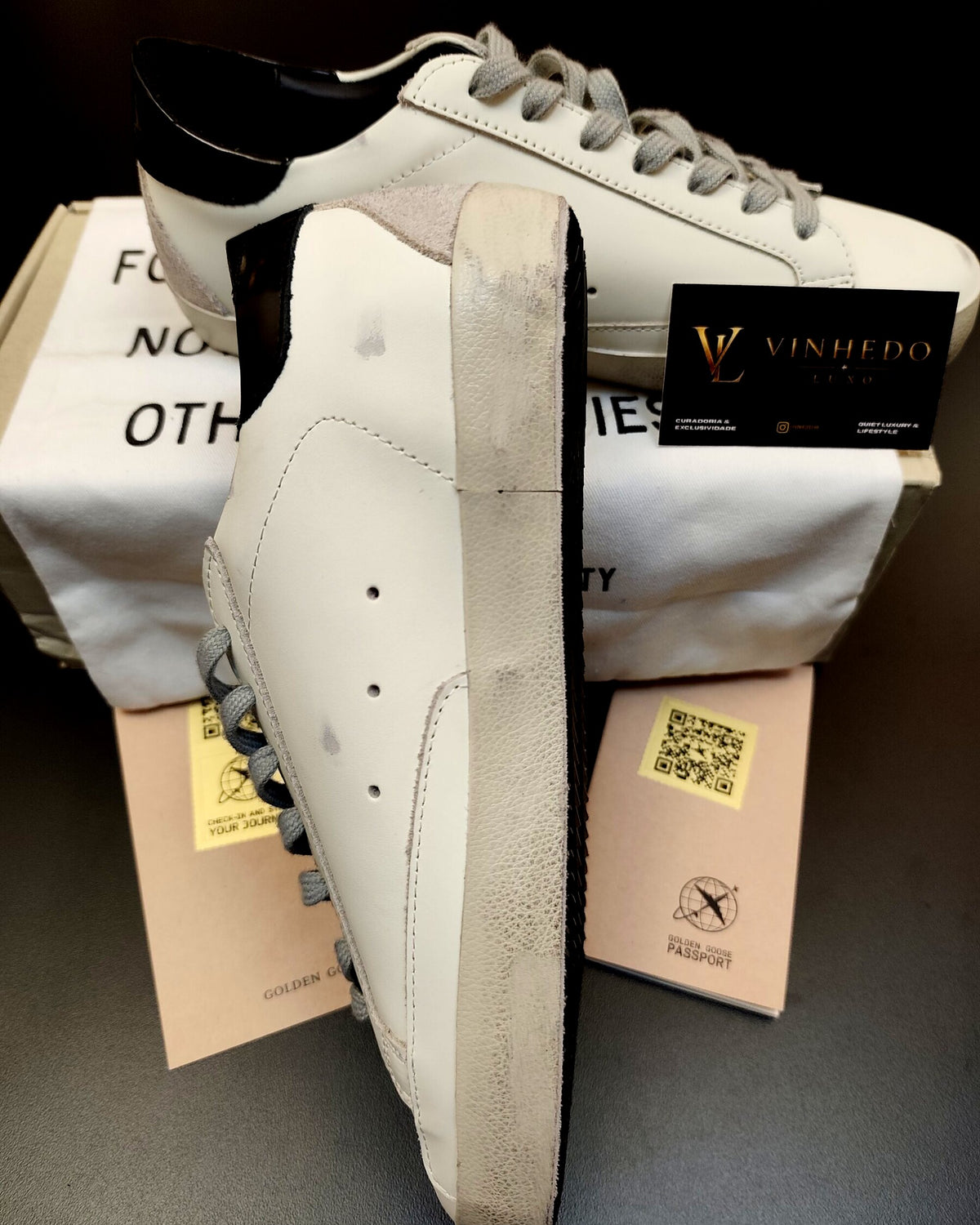 Golden Goose SuperStar Branco com estrela cinza e talão preto