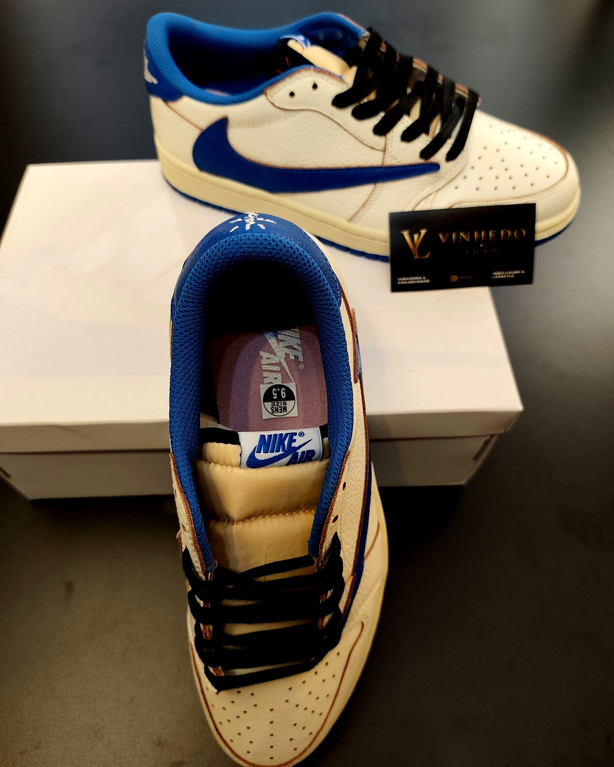 Travis Scott x Air Jordan 1 Branco com azul
