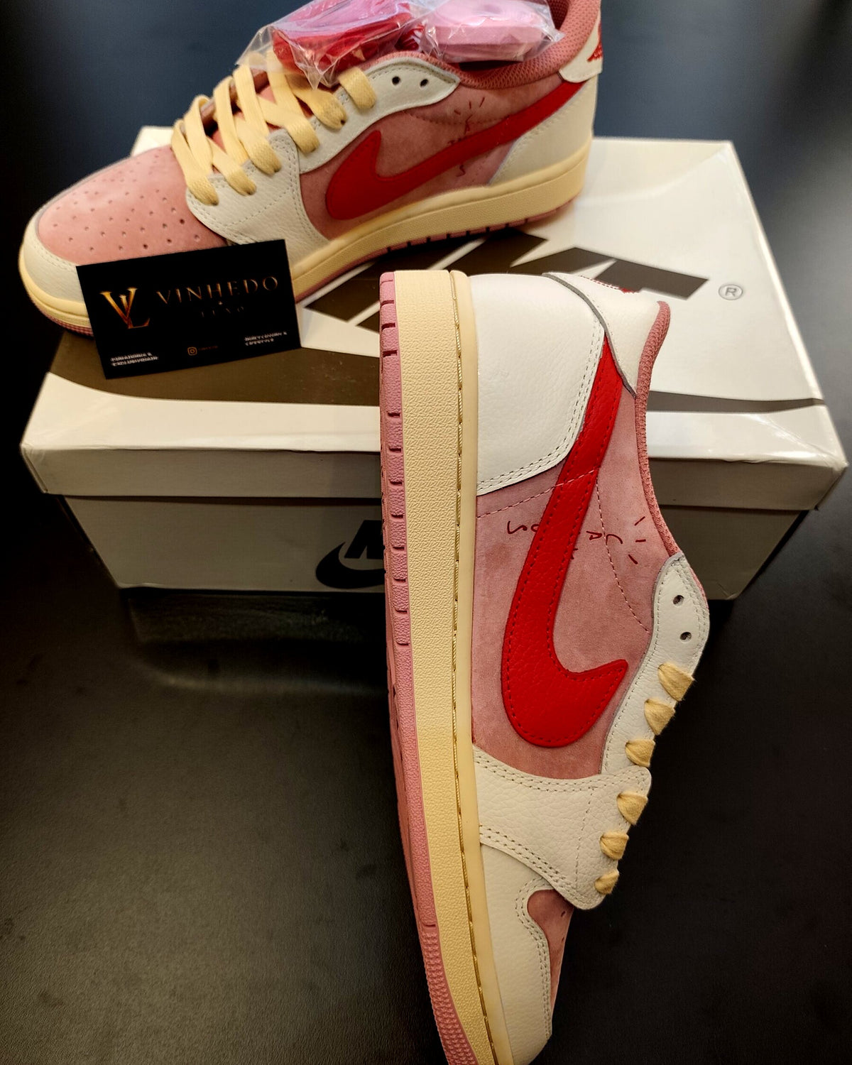 Travis Scott x Air Jordan 1 Shy Pink