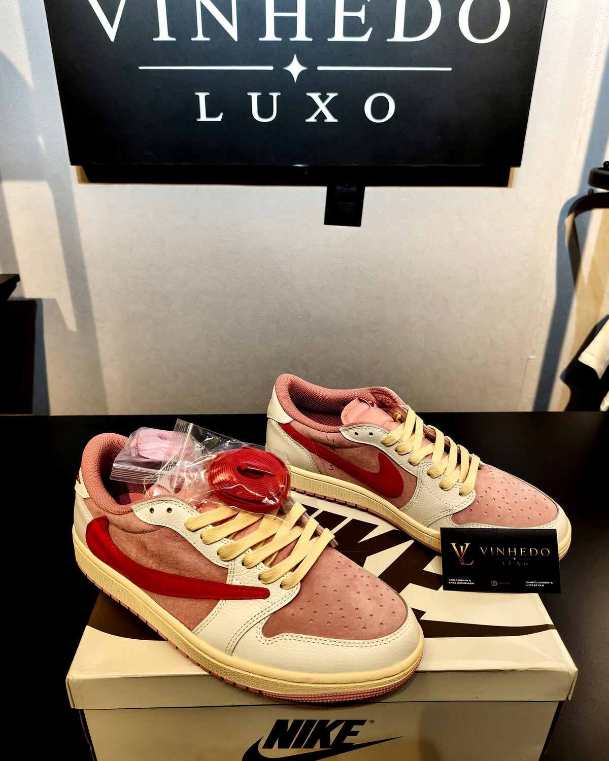 Travis Scott x Air Jordan 1 Shy Pink